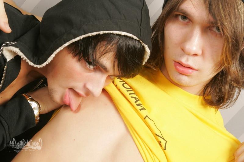 16P Two hot sexy young gay twinks sucking fucking and creampie