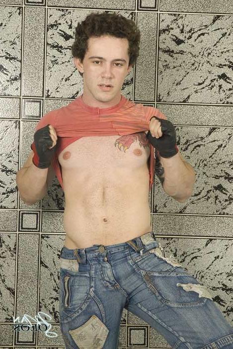 15P Arcanjo Amaro removes his clothes and shows off his big dick