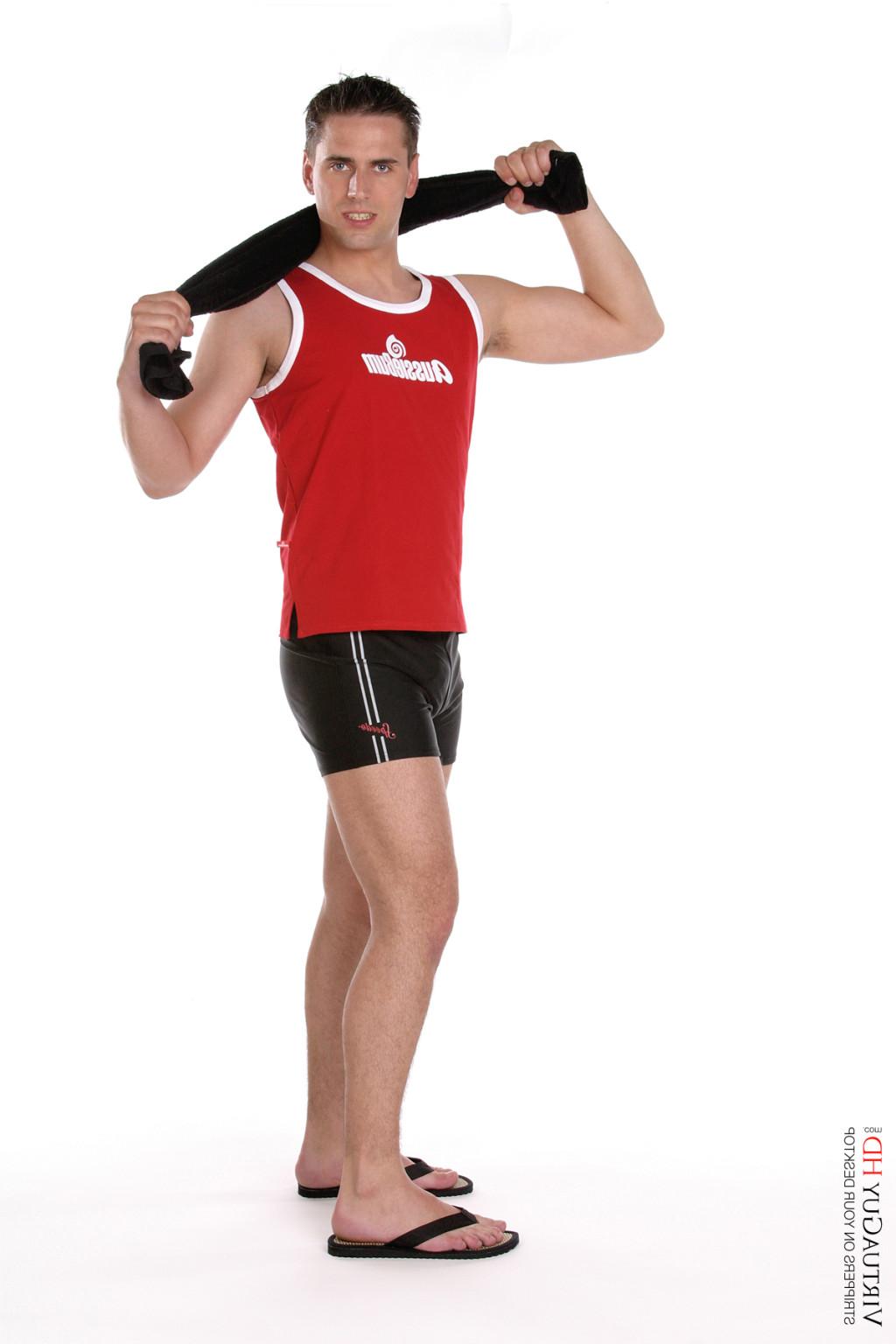 15P Handsome guy drops down his shorts and shows off his dick