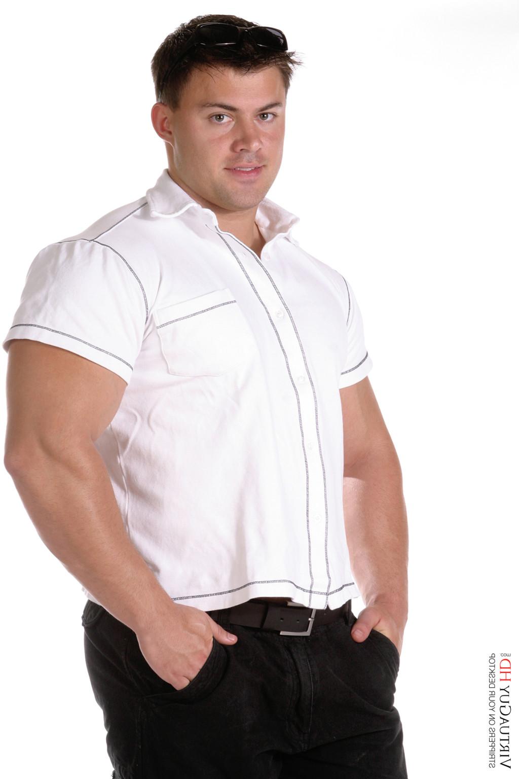 15P Muscular guy showing off his bicepses and erected dick