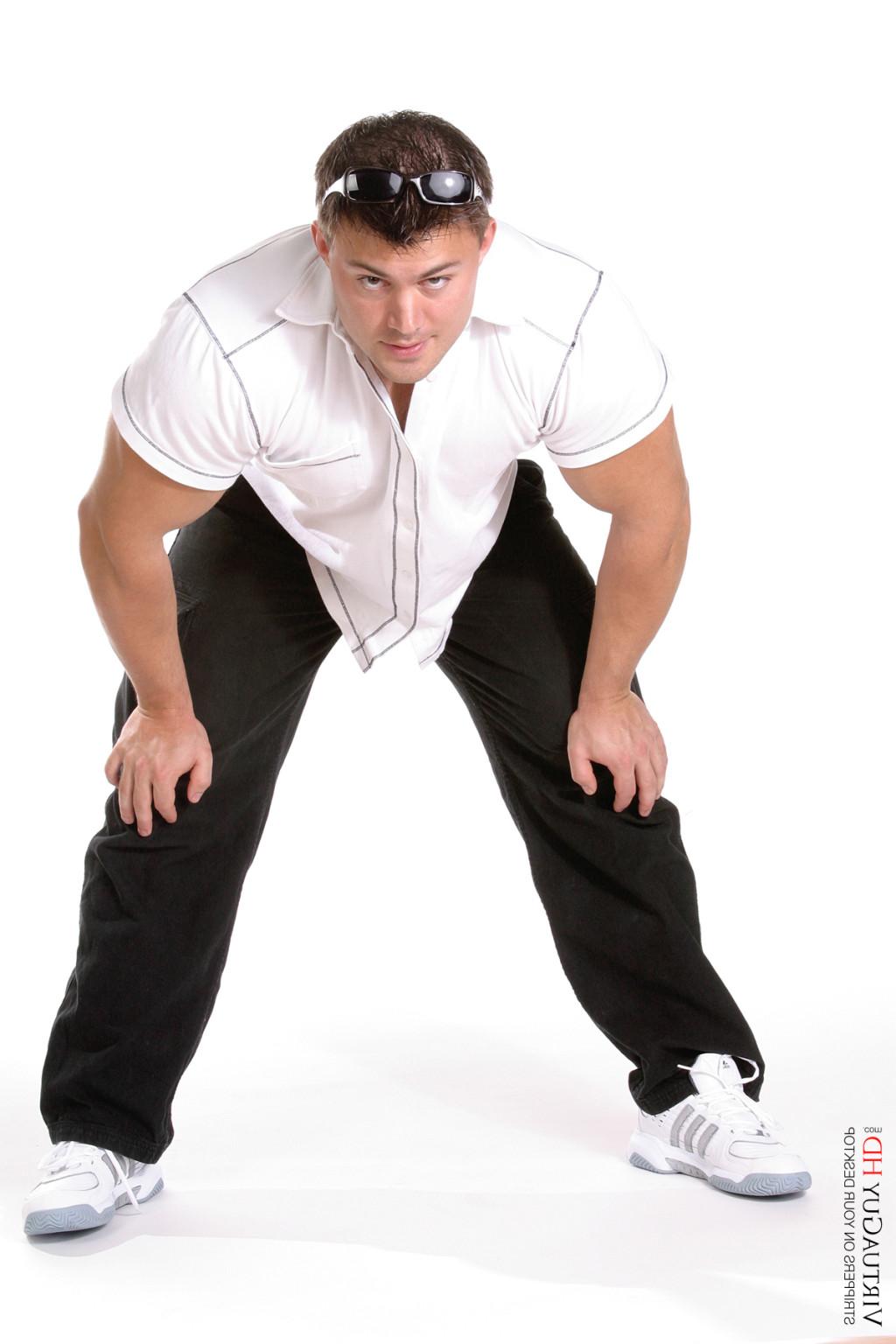 15P Muscular guy showing off his bicepses and erected dick