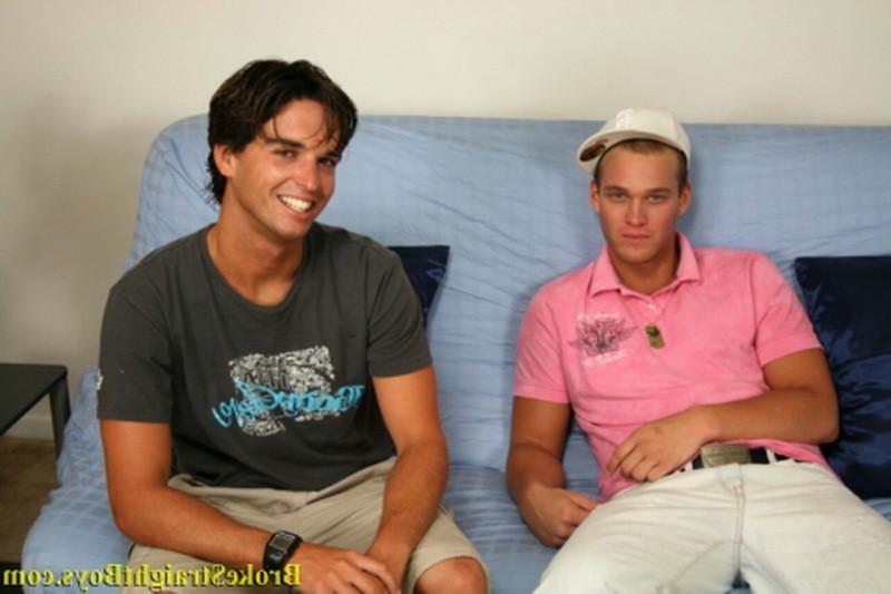 16P Two sexy college hunks kissing jerking and sucking each other