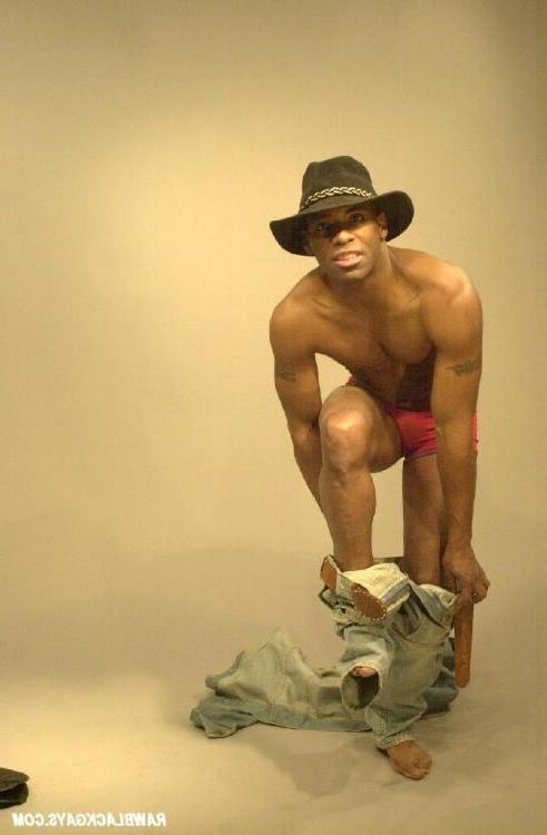 16P Sexy raw black gay posing and showing big dick