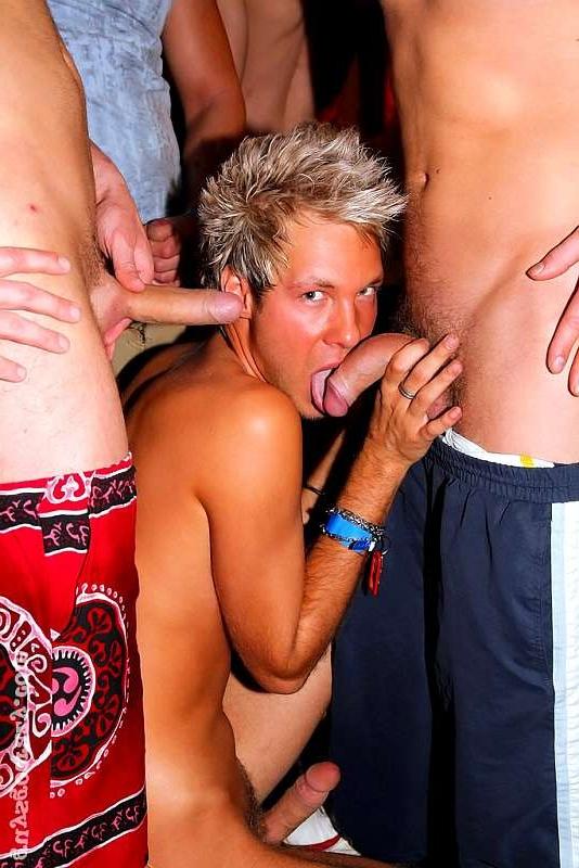 20P Hardbodied horny hunk gay sex orgy in center of europe