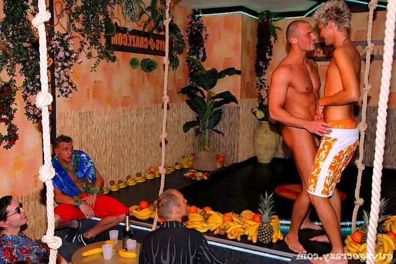 20P Muscle studs using their dicks like divining rods at a gay party