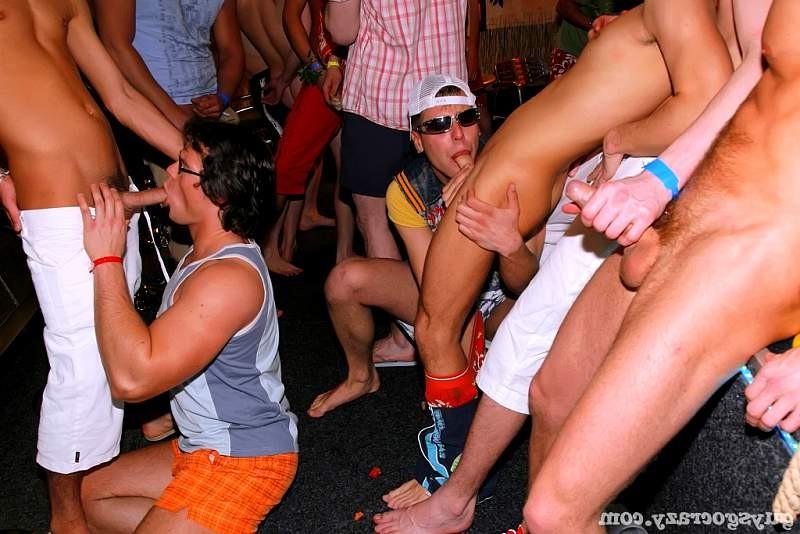 20P Muscle studs using their dicks like divining rods at a gay party