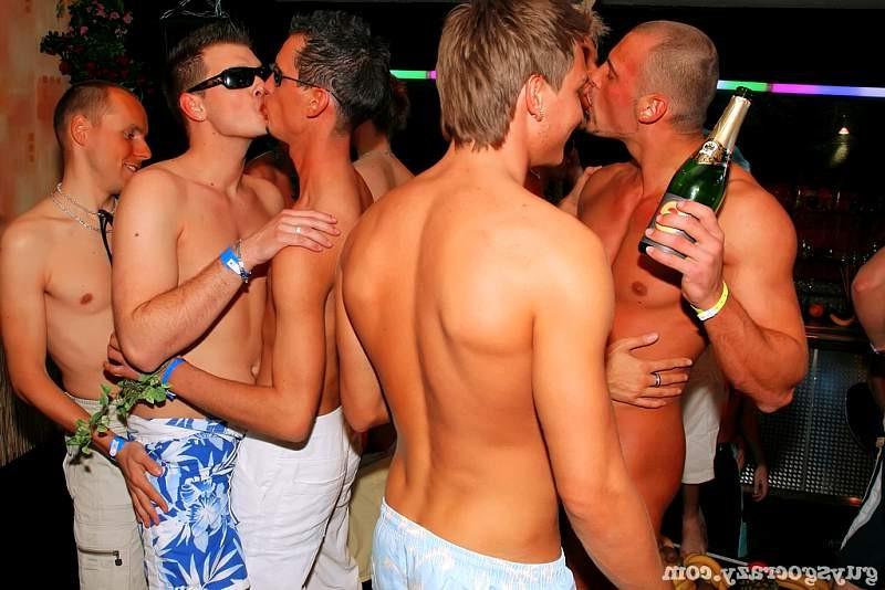 20P Muscle studs using their dicks like divining rods at a gay party