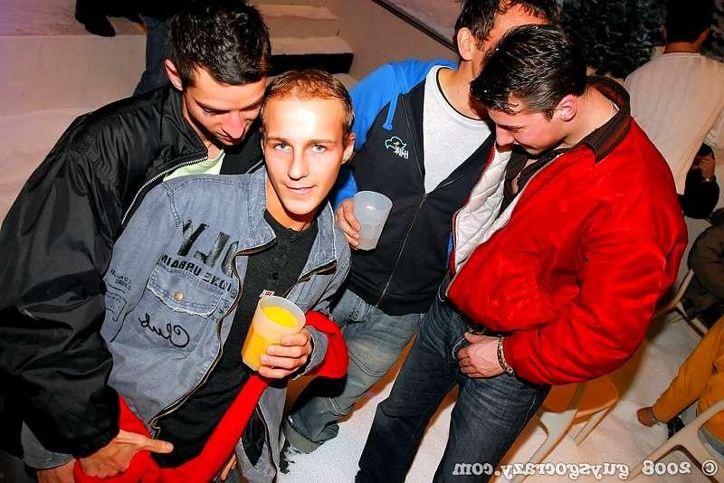 20P Huge group of sexy gay skiers exposing their hard sexy bodies