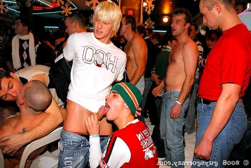 20P Huge group of sexy gay skiers exposing their hard sexy bodies