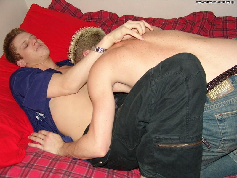 16P Gay twinks couple having sex on the bed