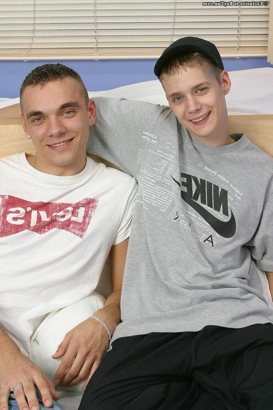 16P Gay guys sucking ass licking and fucking on the bed
