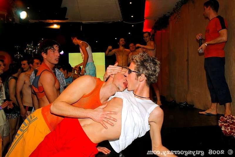 20P Twinks give gays a look at their brown rosebuds