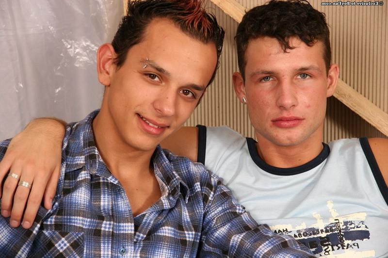 16P Two gay twinks suck and fuck hardcore