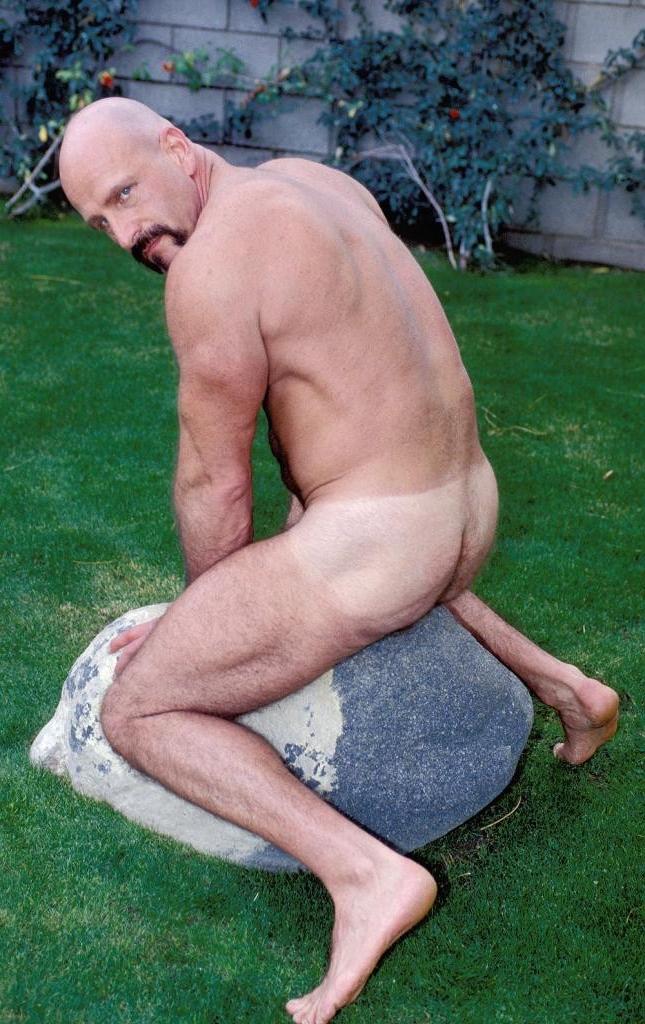 20P Naked hairy gay with a hard cock posing and teasing outdoor