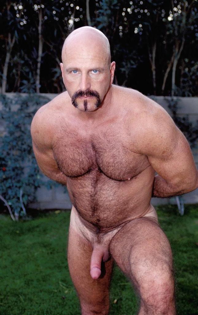 20P Naked hairy gay with a hard cock posing and teasing outdoor