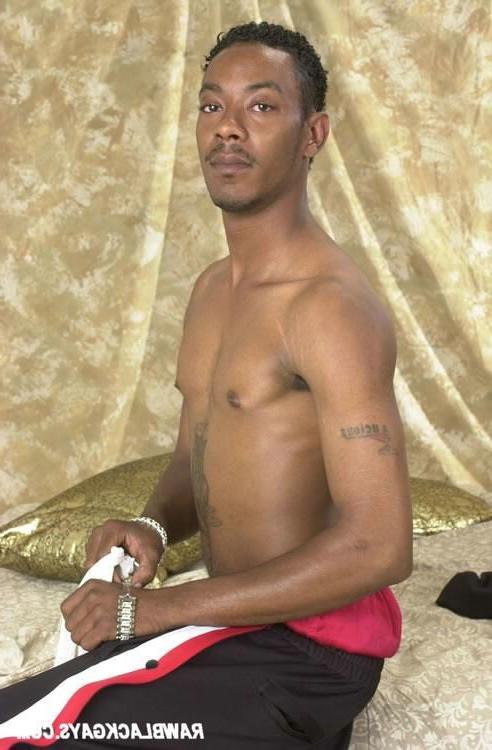 16P Raw black gay posing and masturbating on the bed