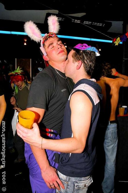 20P A cumhungry stud receives a sticky spunk facial