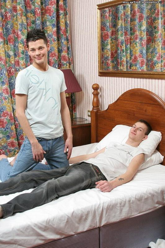 16P Young gay couple sucking and fucking on the bed