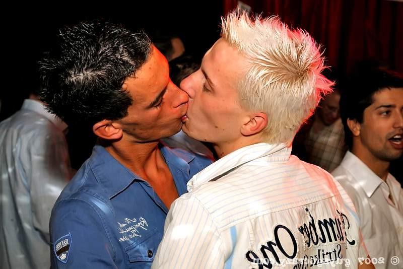 20P Night of gambling soon decays into a gay orgy