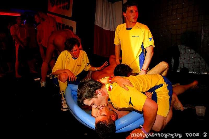20P Sporty gays fuck as much twinks as they can get