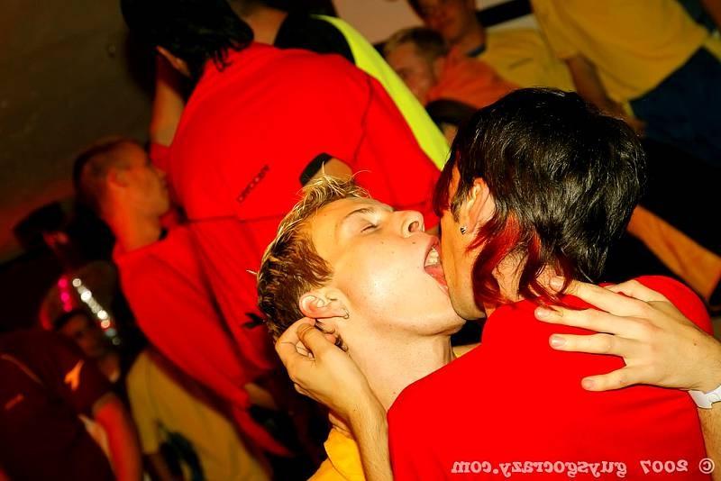 20P Gays filling their buttholes with huge pink dildos