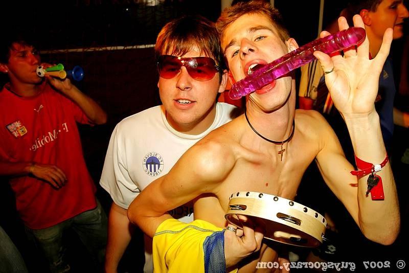 20P Gays filling their buttholes with huge pink dildos