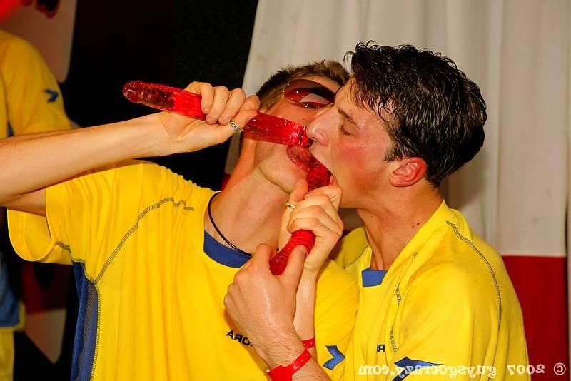 20P Gays filling their buttholes with huge pink dildos