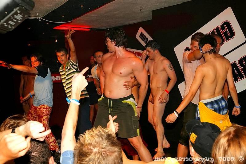20P A gays spunk spurts out with an enormous power