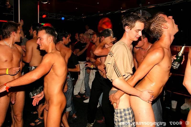 20P A gays spunk spurts out with an enormous power