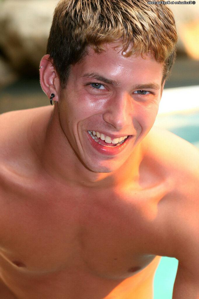 16P Muscle teen boy shows his body and his cock