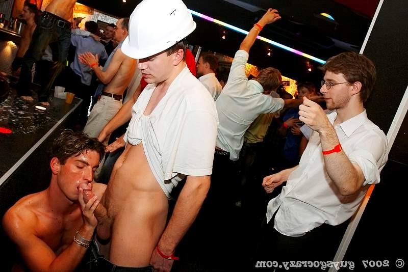 20P Gay hunks getting surrounded by cumming cocks