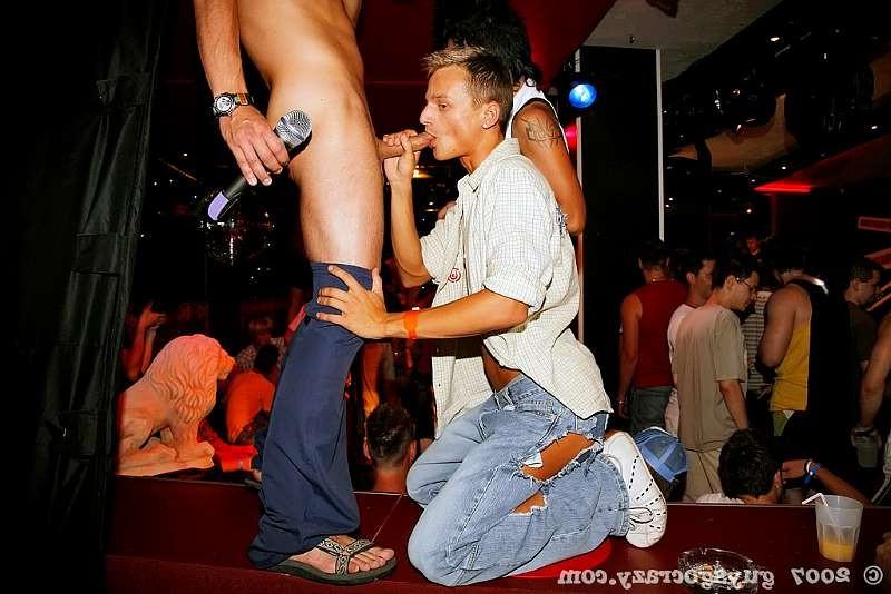 20P Twinks gag while deepthroating hard shafts at a gay meetingpoint