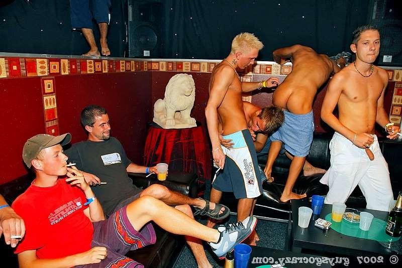 20P Twinks gag while deepthroating hard shafts at a gay meetingpoint