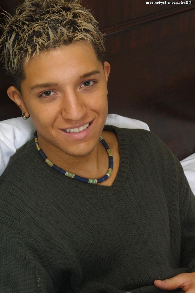 16P Tight gay teenager wanking his loverod and cums