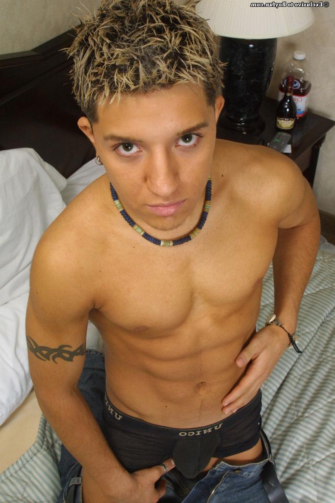 16P Tight gay teenager wanking his loverod and cums