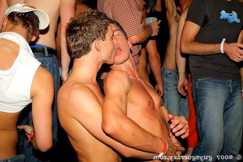20P An artist makes a gay fan rimming his shithole