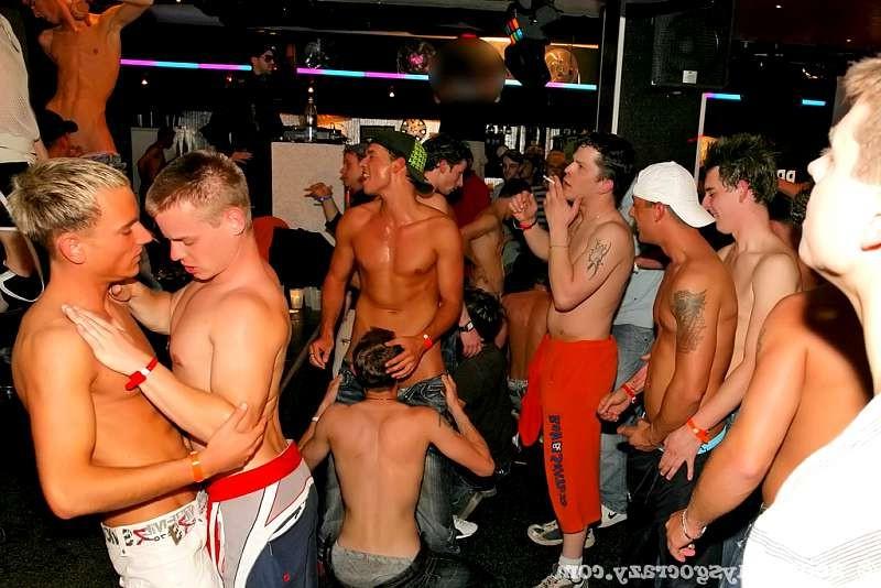 20P An artist makes a gay fan rimming his shithole