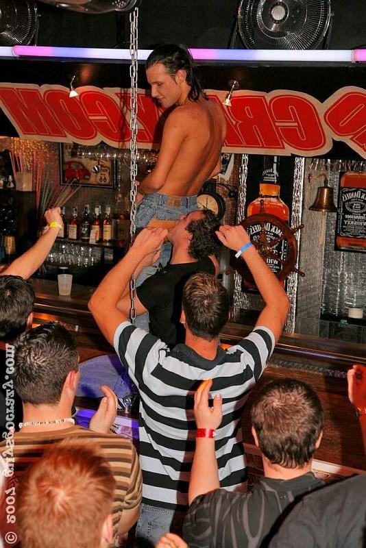 20P Gay men jerk eachother off under a public shower