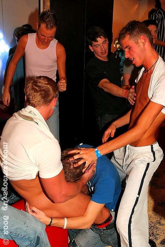 20P Hunk testing unexpierenced twinks gag reflex at a mad gay party