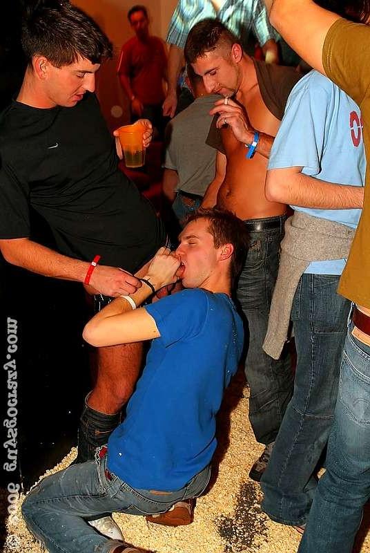20P Hunk testing unexpierenced twinks gag reflex at a mad gay party