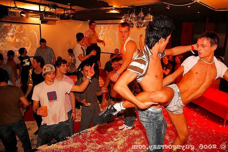 20P Gay amateurs get their throats banged by strippers