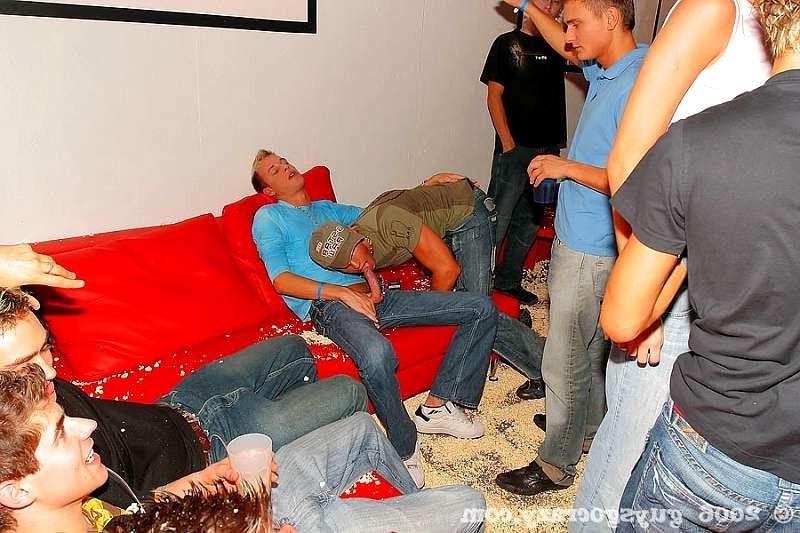 20P Gay amateurs get their throats banged by strippers