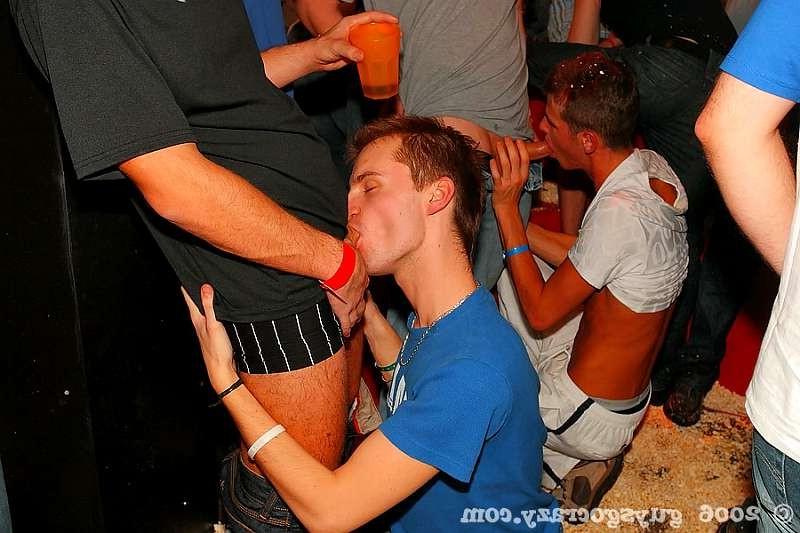 20P Gay amateurs get their throats banged by strippers
