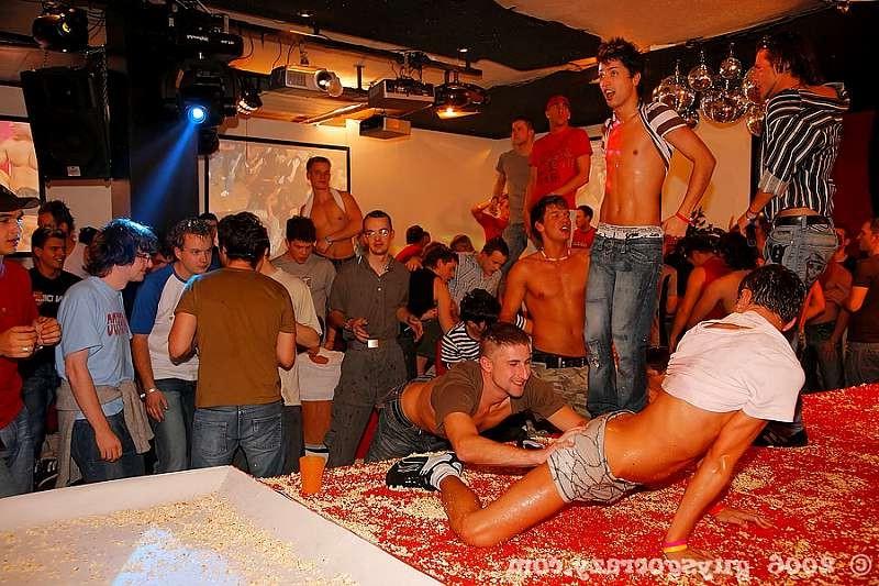 20P Gay amateurs get their throats banged by strippers