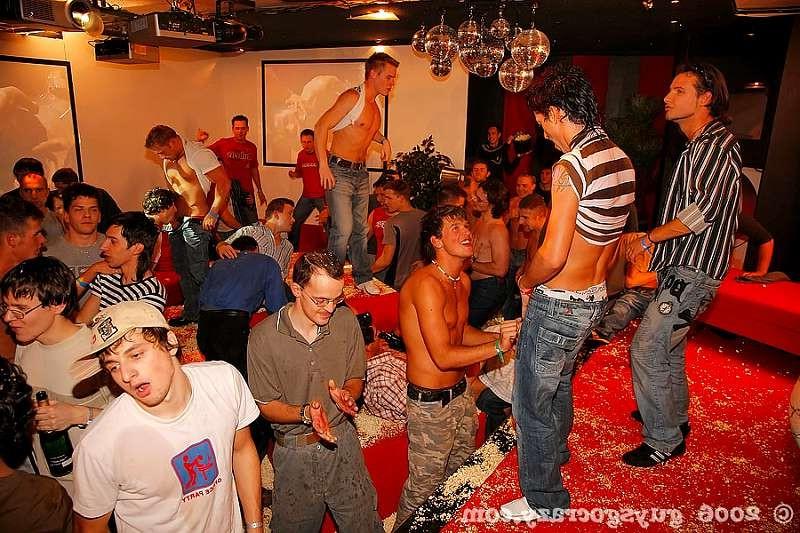 20P Gay amateurs get their throats banged by strippers