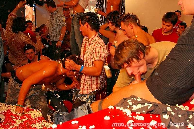 20P Gay amateurs get their throats banged by strippers