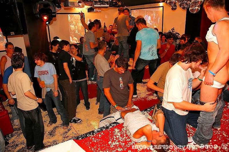 20P Gay amateurs get their throats banged by strippers