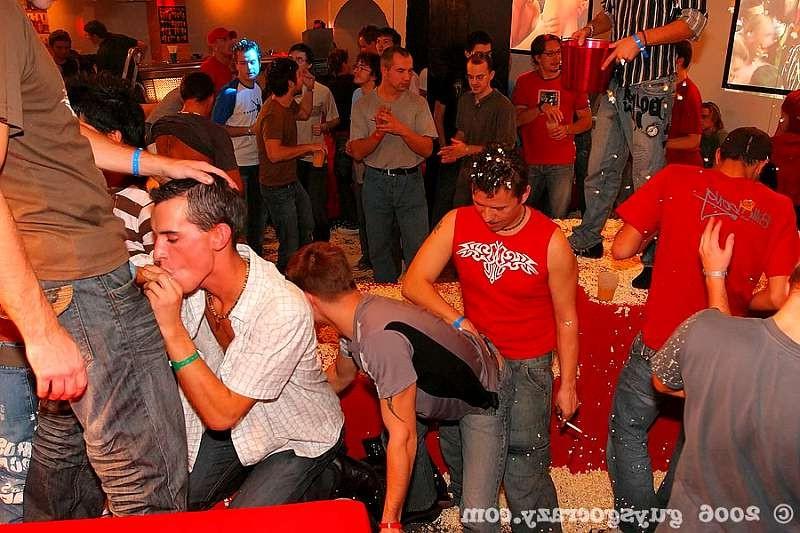 20P Gay amateurs get their throats banged by strippers