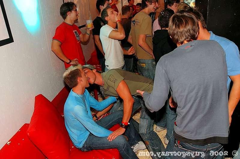 20P Gay amateurs get their throats banged by strippers