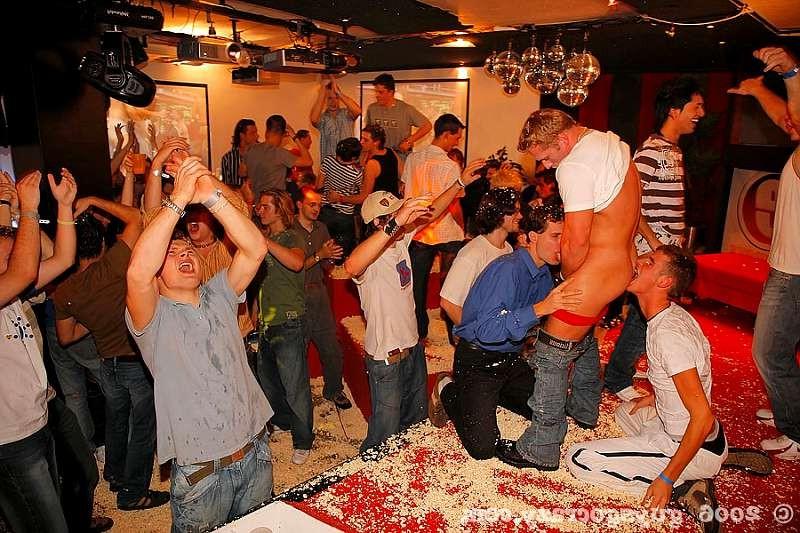 20P Gay amateurs get their throats banged by strippers